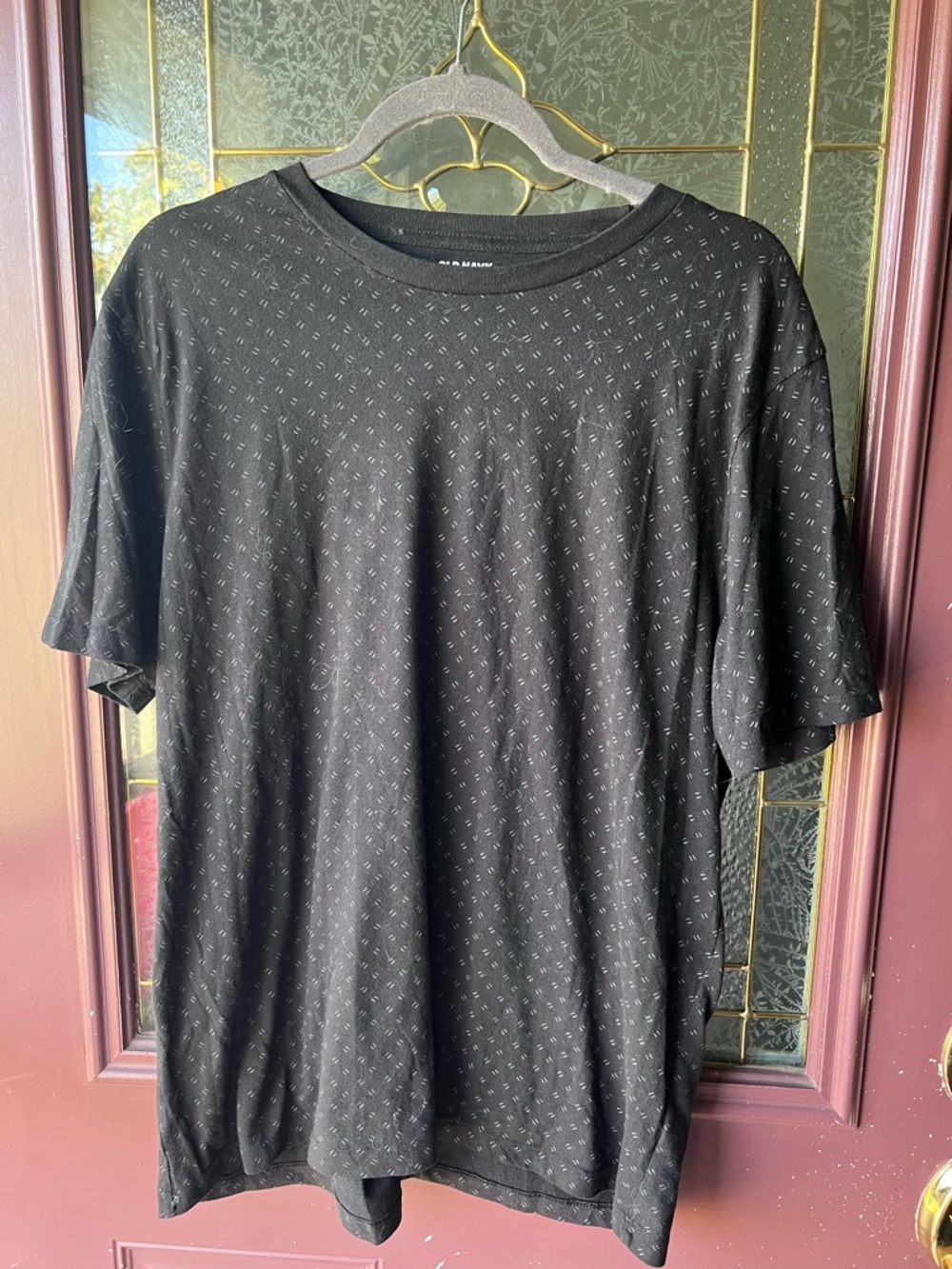 Old Navy Black Short-Sleeve Crewneck Softwash Shirt with Pattern